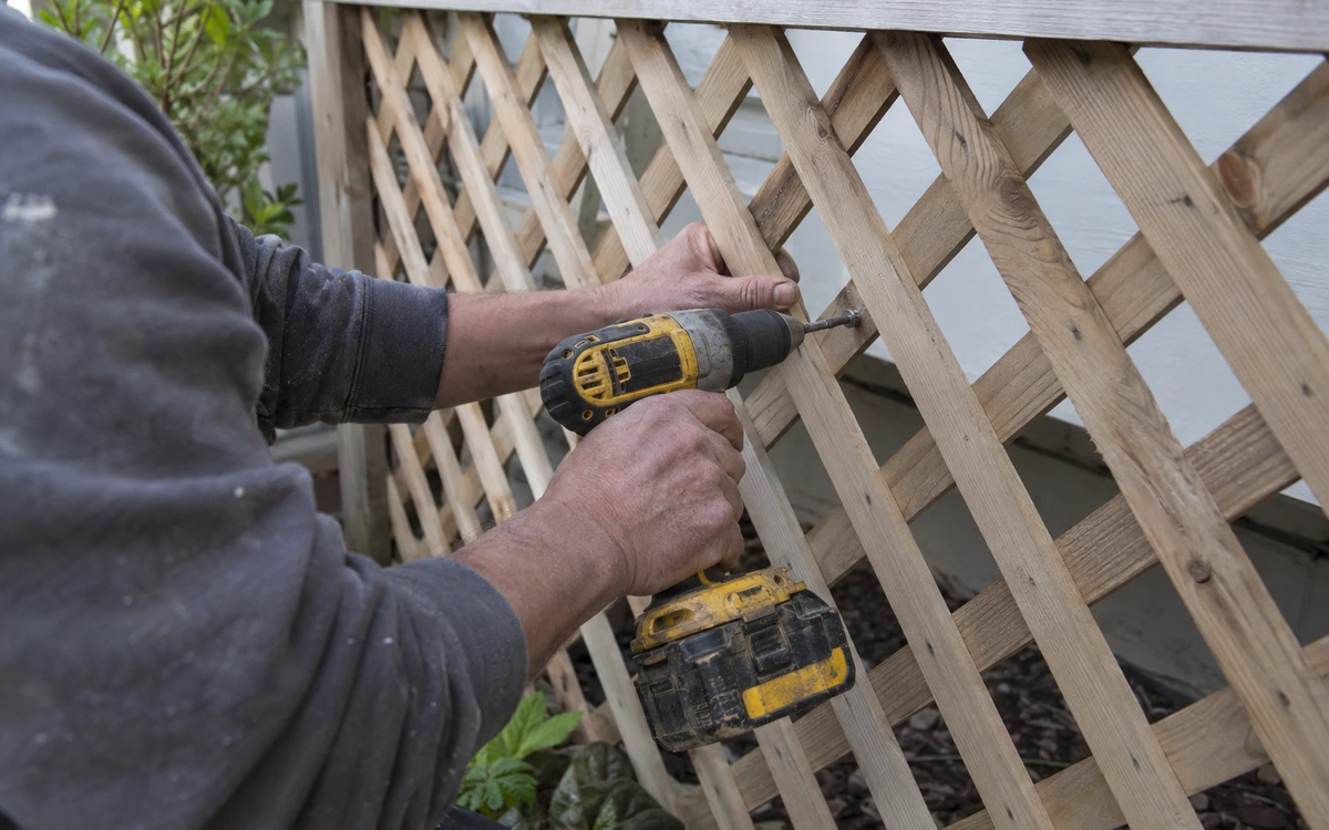 Lattice installation contractor